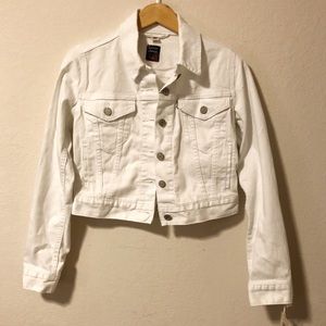 🌟Brand New Levi’s White Denim Cropped Jacket 🌟